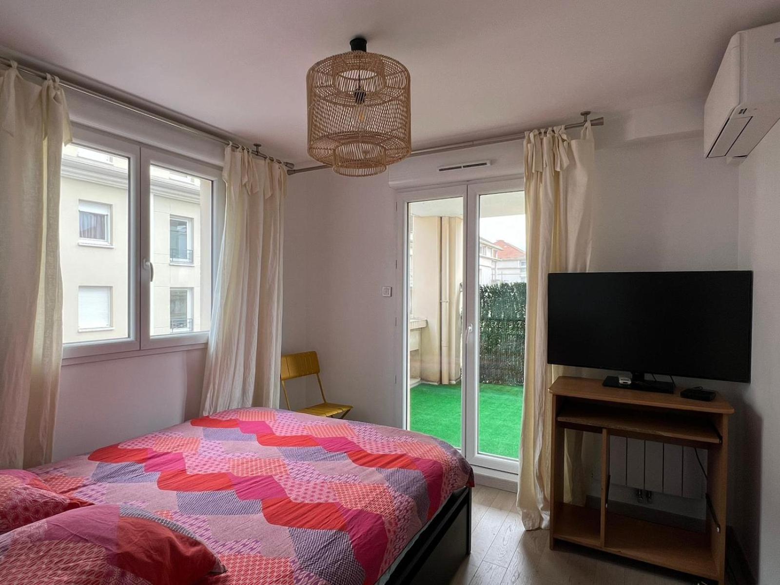 Location 3 Chambres Spacieuses Dans Appartment 2 Mn Rer Bussy Saint Georges Экстерьер фото